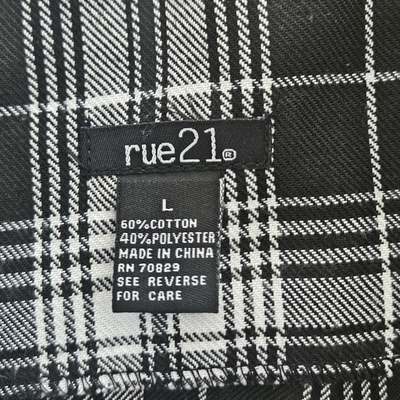 Rue21 Black and White Plaid Mini Skirt - Picture 5 of 7